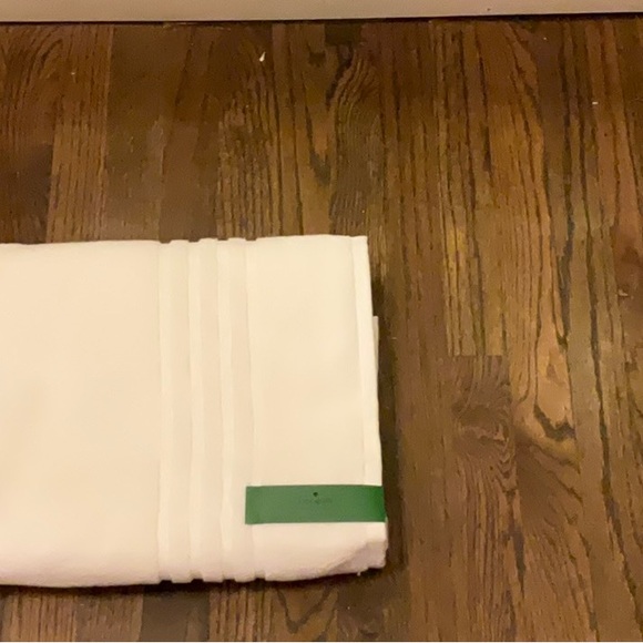Kate spade towel  ♠️ - Picture 5 of 6